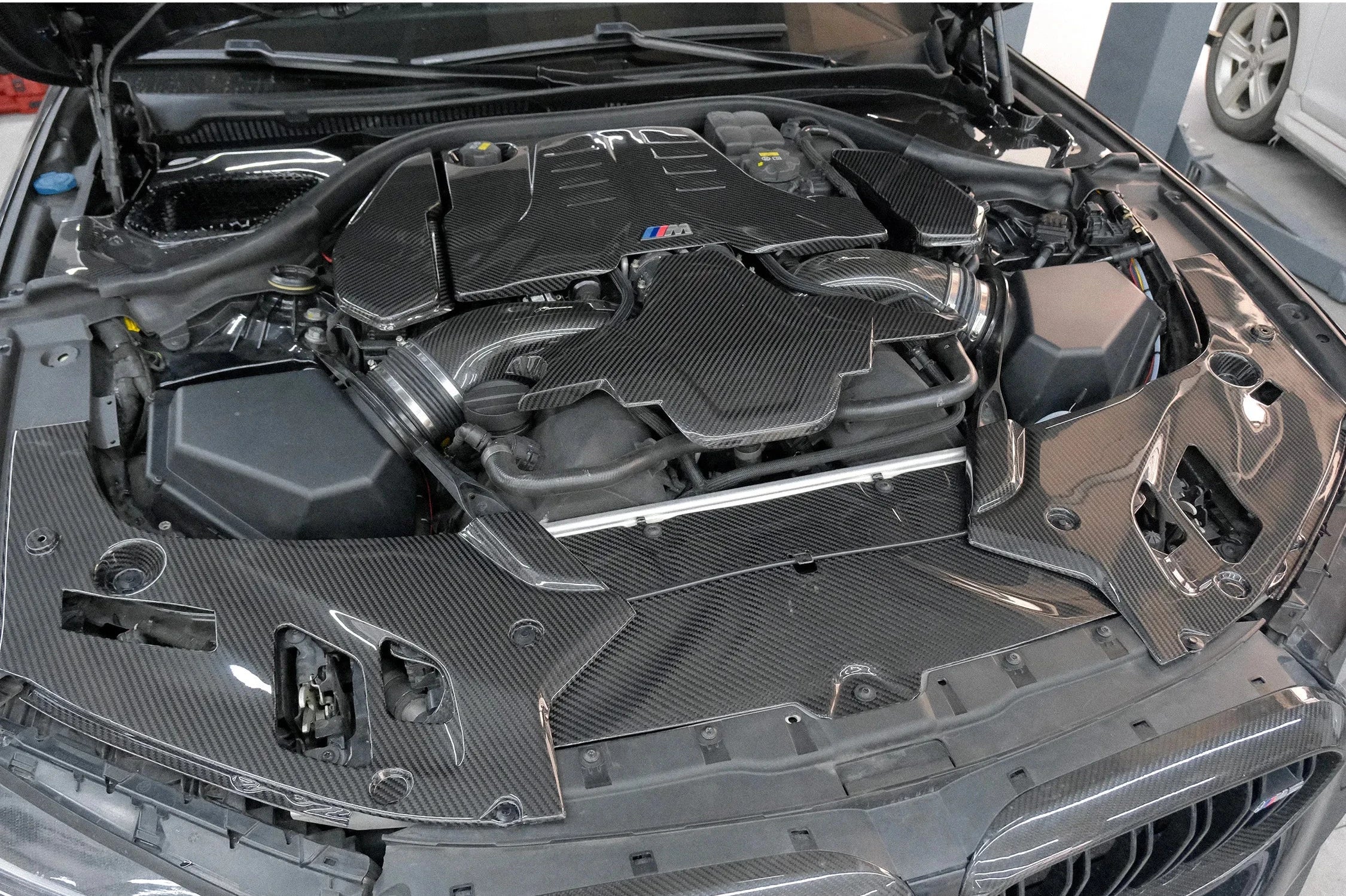 Carbon Fiber Charge Pipe Cover - BMW F90