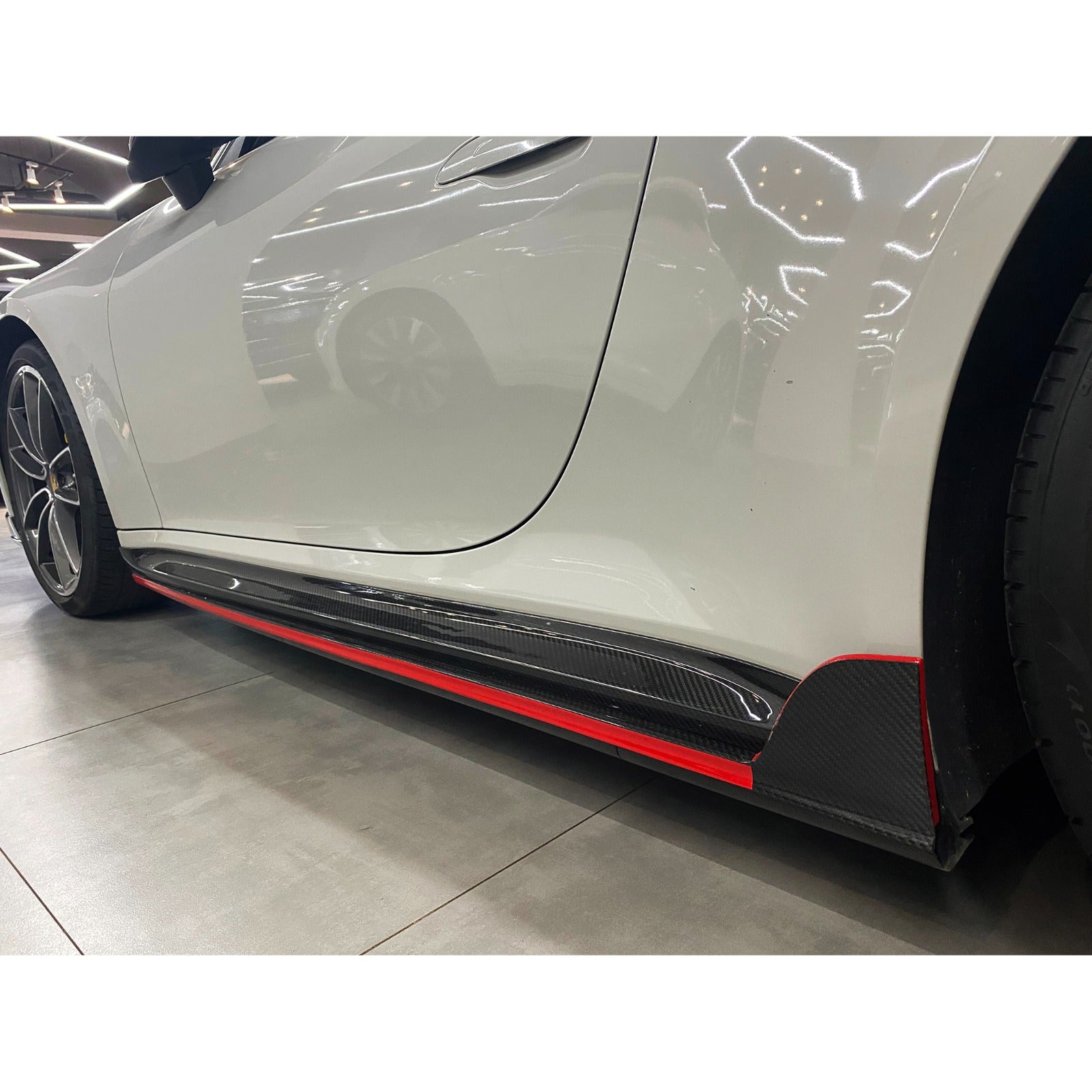 Carbon Fiber Side Skirts V3 - Porsche 992