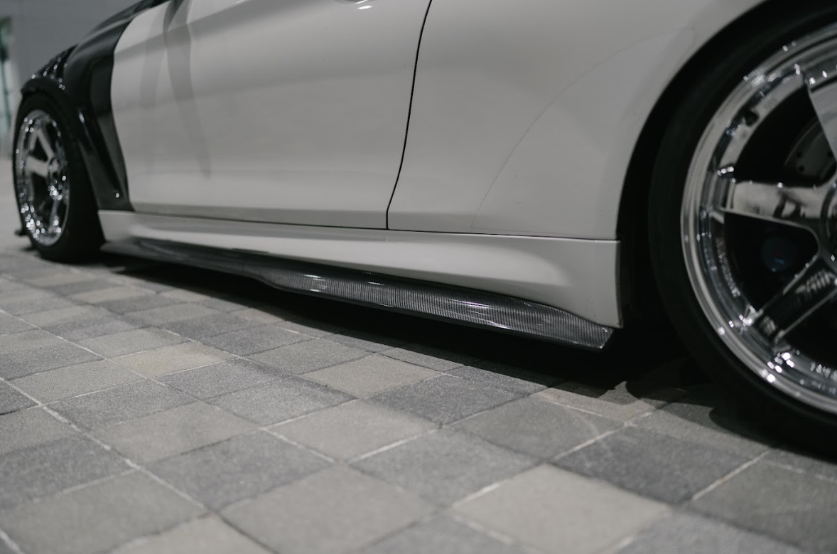 BMW M4 F83 F82 Carbon Fiber F33 & - F82⁄F83 Side Skirts