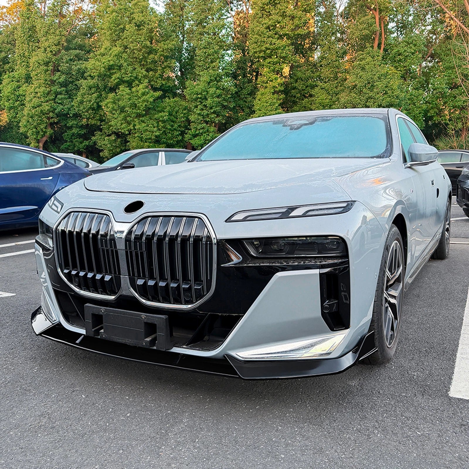Gloss Black Front Splitter lip V2 -  BMW 7 Series i7 G70 G73 M Sport 23-26