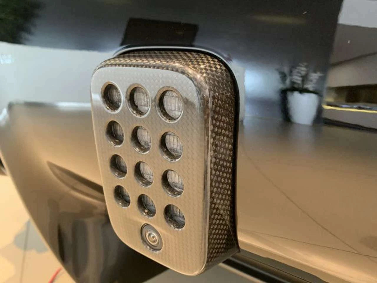 Ferrari F12 Berlinetta Carbon Fiber Rear Brake Light/Fog Light Cover