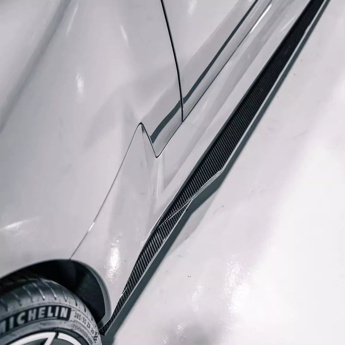 R Style Carbon Fiber Side Skirts - BMW G87 M2