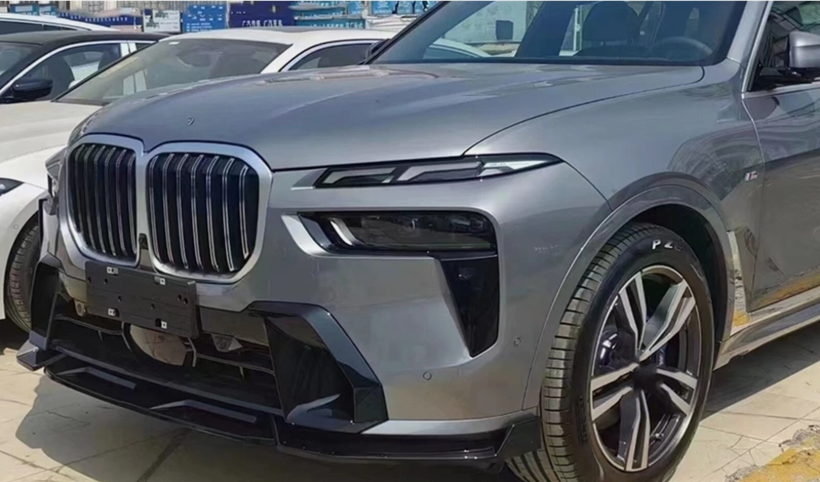 Gloss Black Front Lip V2 - BMW G07 X7 2023+